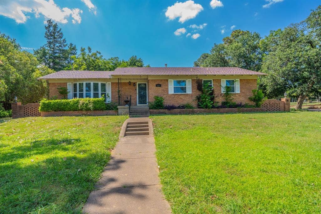 2233 Westfield Street, Grand Prairie, TX 75050 2233 Westfield Street, Grand Prairie, TX 75050