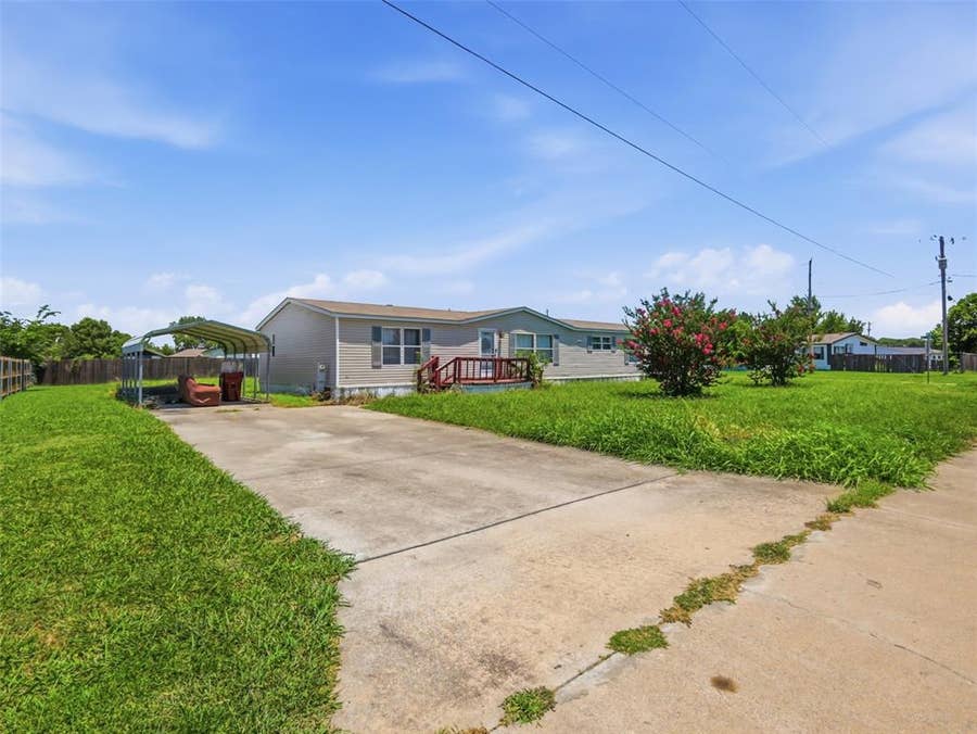 Property photo for 201 Oak Street, Blue Ridge, TX