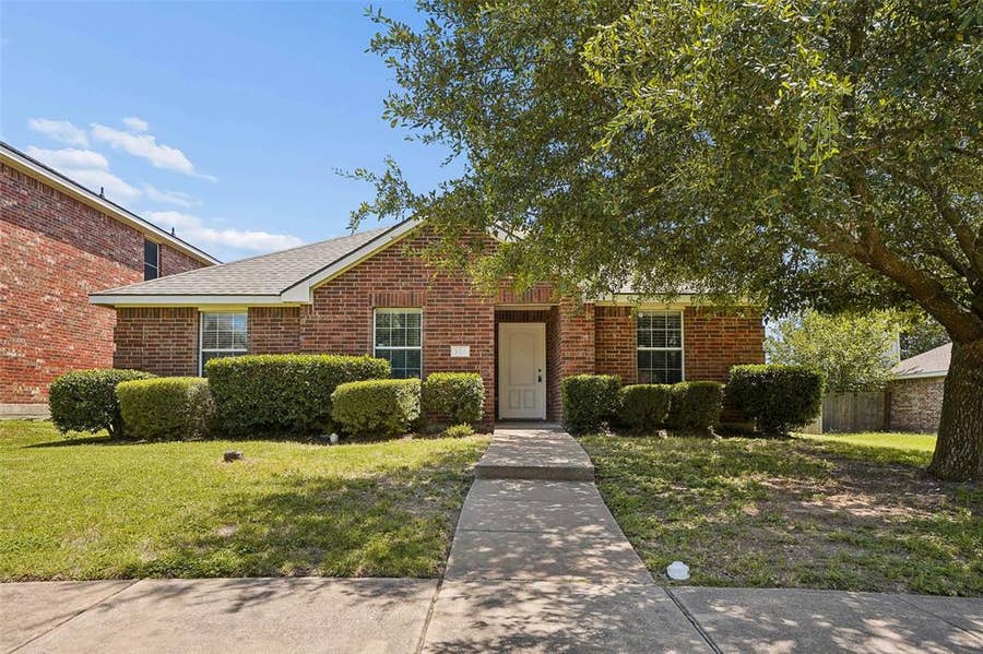 Property photo for 205 Rosewood Court, Red Oak, TX