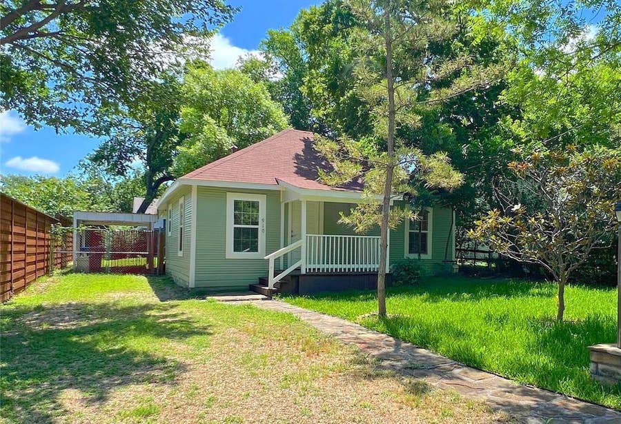 Property photo for 910 N West Street, Rockwall, TX