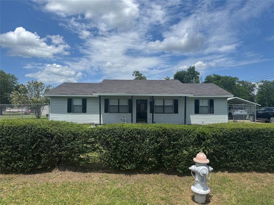Property photo for 207 College Mound Road, Terrell, TX