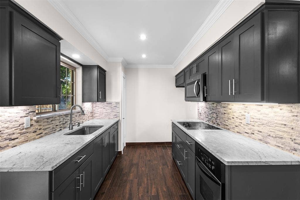 2441 Miller Street, Grand Prairie, TX 75051 2441 Miller Street, Grand Prairie, TX 75051