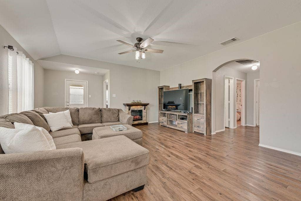 1204 Savannah Ridge Drive, Princeton, TX 75407 1204 Savannah Ridge Drive, Princeton, TX 75407