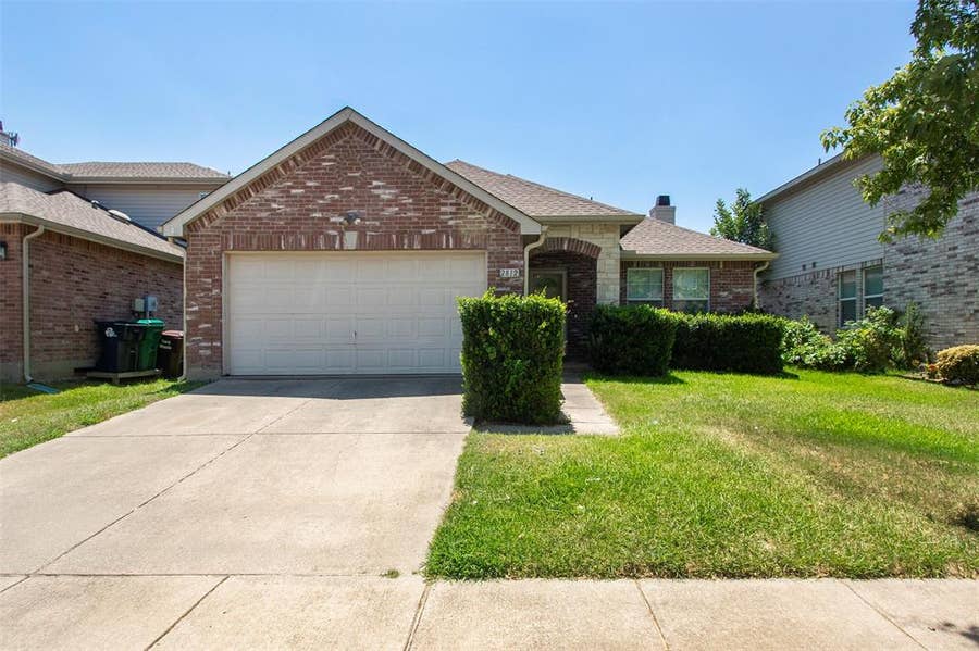 Property photo for 2812 Paddock Way, Denton, TX