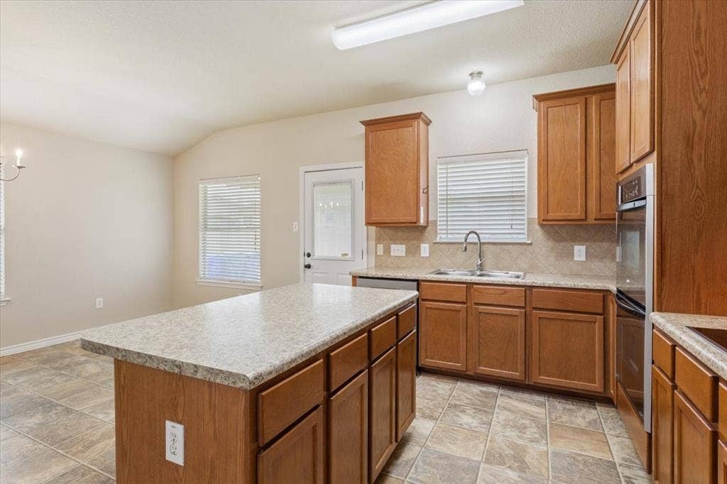6537 Mundo Drive, Waco, TX 76712 6537 Mundo Drive, Waco, TX 76712