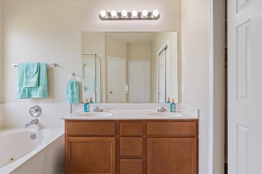 6537 Mundo Drive, Waco, TX 76712 6537 Mundo Drive, Waco, TX 76712