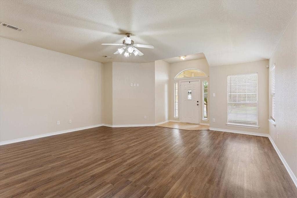 6537 Mundo Drive, Waco, TX 76712 6537 Mundo Drive, Waco, TX 76712
