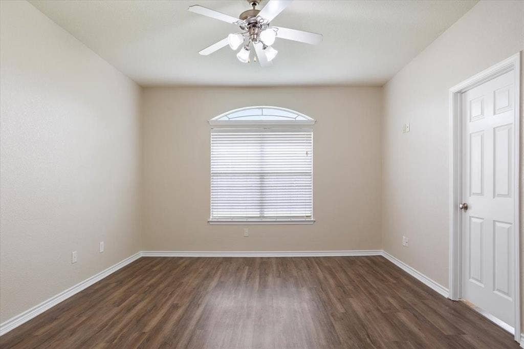 6537 Mundo Drive, Waco, TX 76712 6537 Mundo Drive, Waco, TX 76712