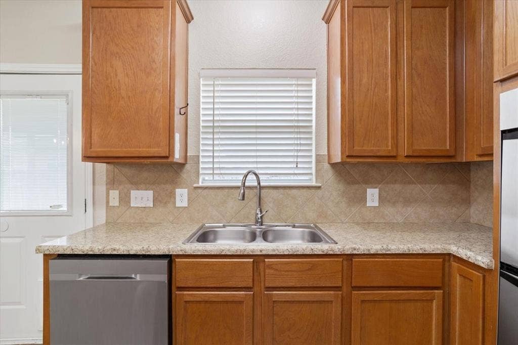 6537 Mundo Drive, Waco, TX 76712 6537 Mundo Drive, Waco, TX 76712