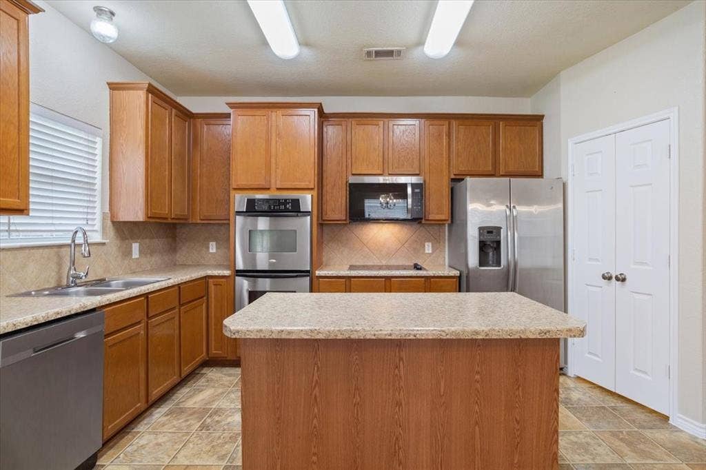 6537 Mundo Drive, Waco, TX 76712 6537 Mundo Drive, Waco, TX 76712