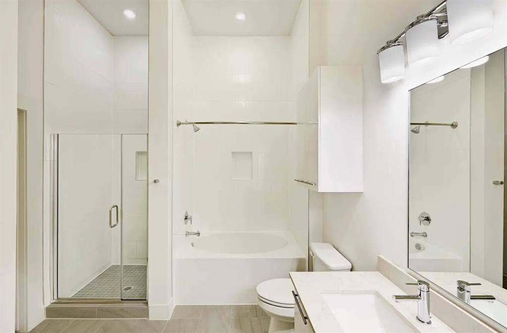 2727 Travis Street, #648, Houston, TX 77006 Move in by August 31 to receive up to 2 weeks FREE + $410 off!Restrictions apply; select apartment homes only. Contact us for details