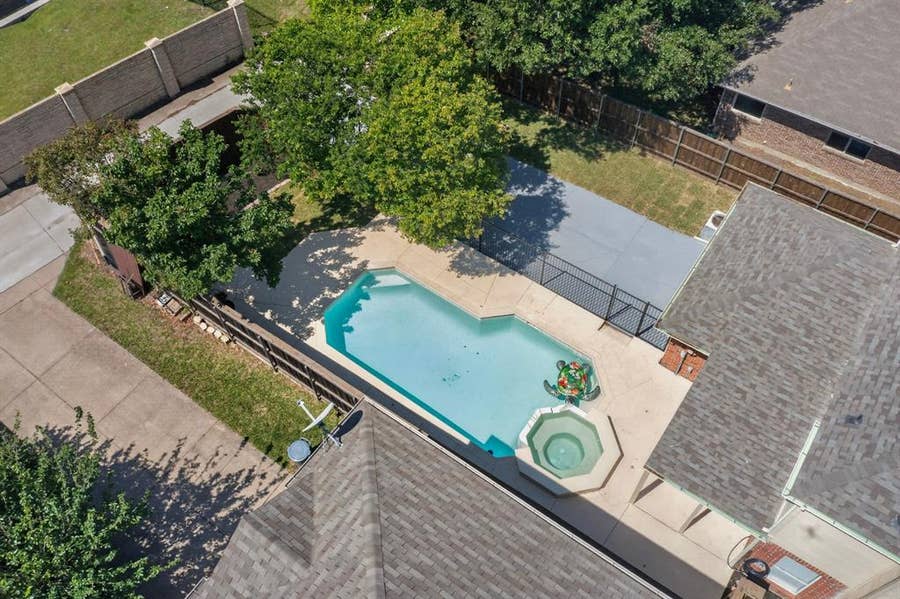 Property photo for 610 English Oak Drive, Allen, TX