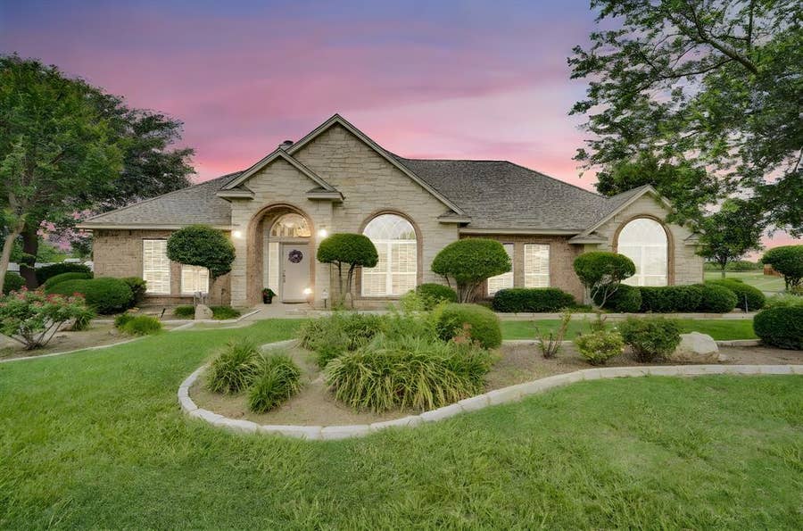 Property photo for 7810 Mavis Avenue, Waxahachie, TX