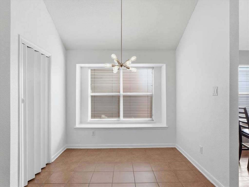 1039 Wood Brook Drive, Grand Prairie, TX 75052 Bonus Room with closet.