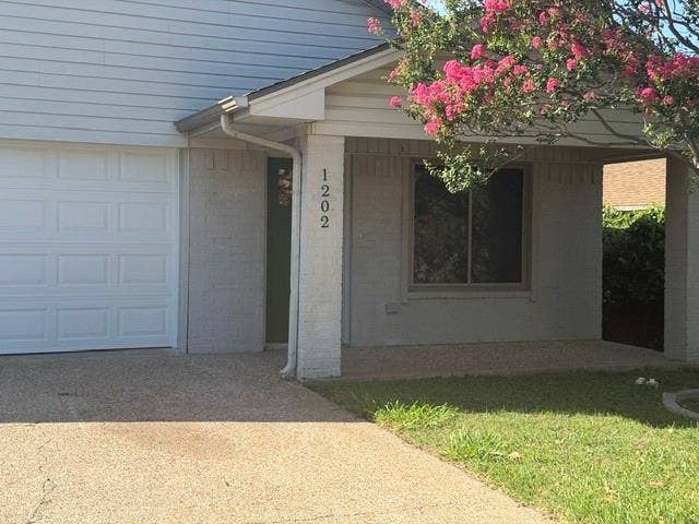 Property photo for 1202 CHapel View Drive, Waco, TX
