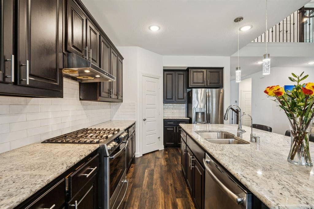 Pretty granite counters,gas cooktop, and SS appliances.