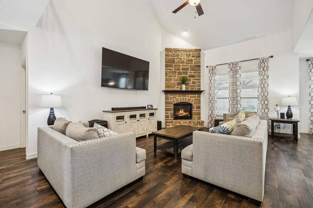 Great family room for entertaining.