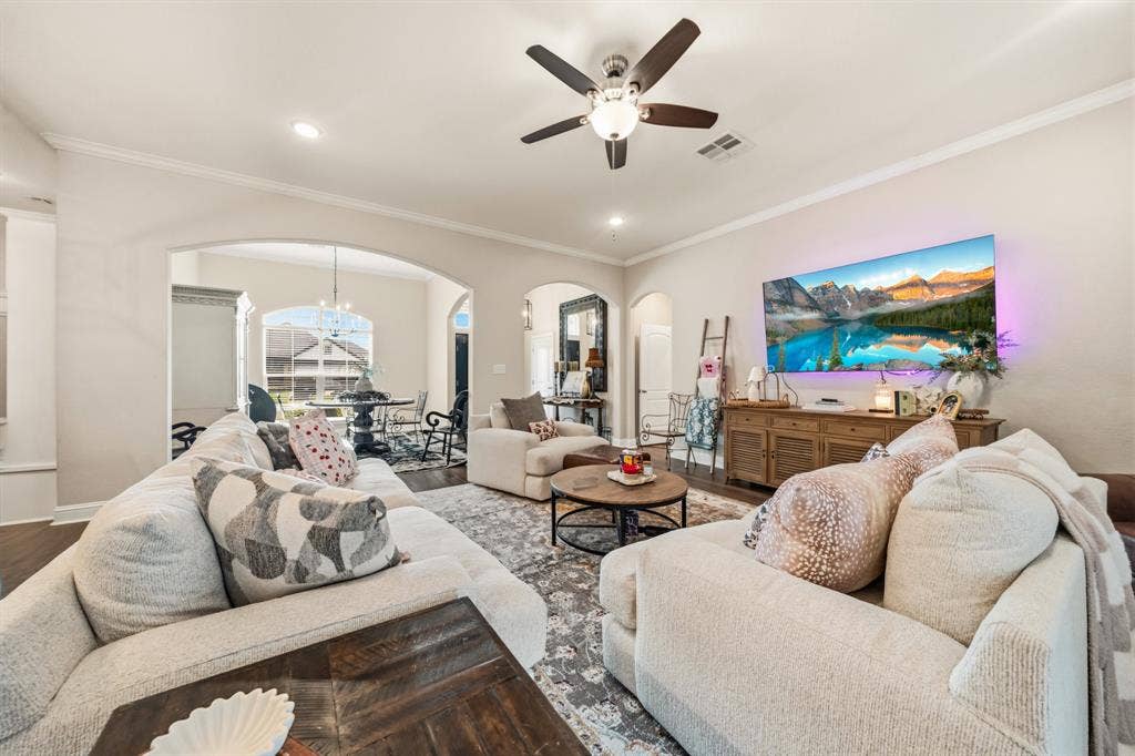 386 Cavitt Court, Robinson, TX 76706 Spacious living area featuring wood-finish flooring, light neutral wall tones, and crown molding