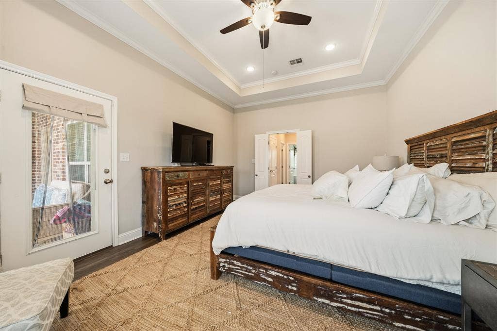 386 Cavitt Court, Robinson, TX 76706 Tray ceiling with crown molding and recessed lighting