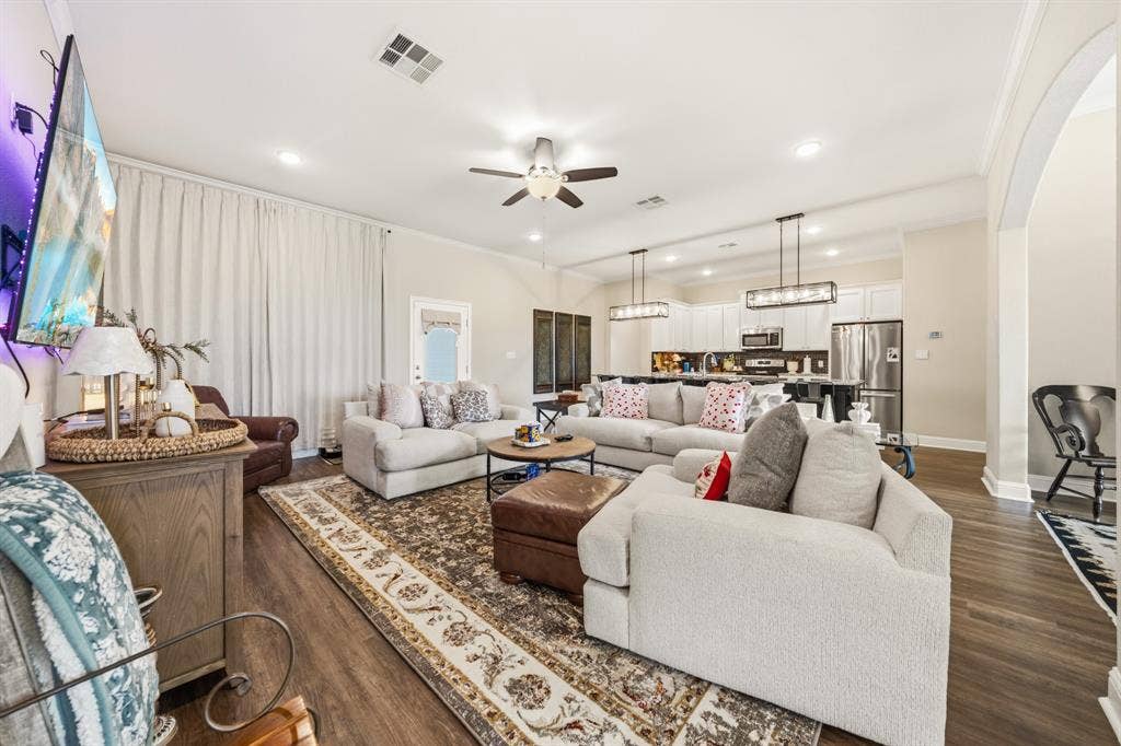 386 Cavitt Court, Robinson, TX 76706 Open-concept living area featuring wood-finish flooring, recessed lighting, and a ceiling fan