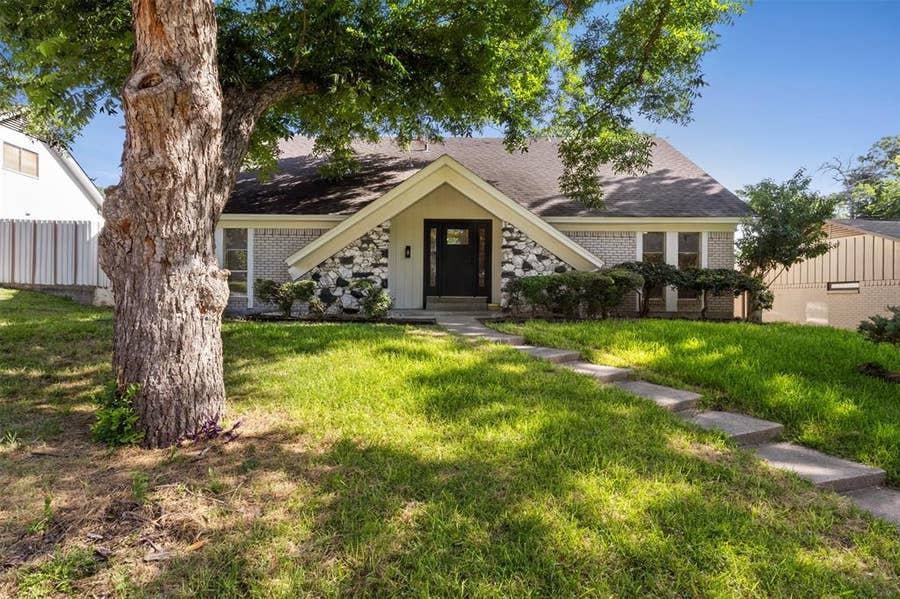 Property photo for 1631 Windchime Drive, Dallas, TX