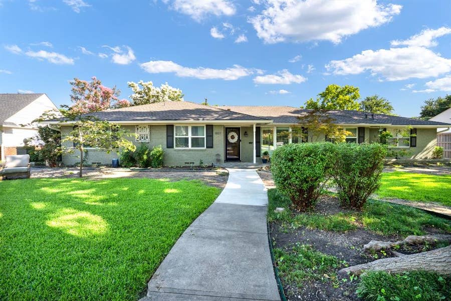 Property photo for 807 Clearwater Drive, Richardson, TX