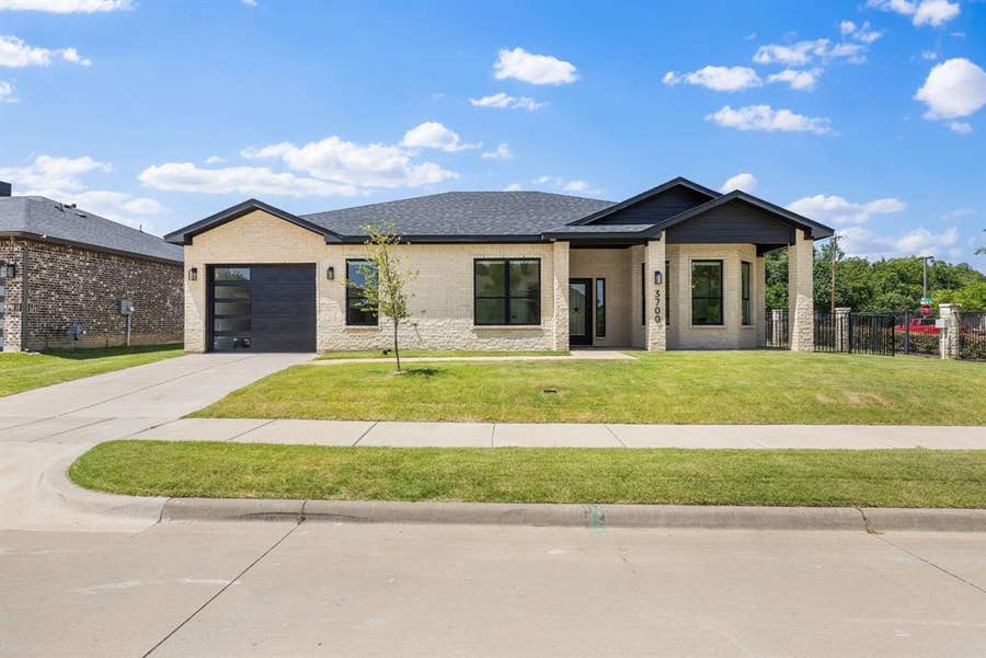 Property photo for 3700 Creek View Drive, McKinney, TX