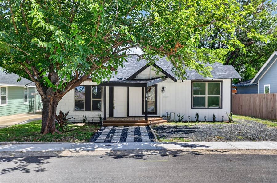 Property photo for 924 Nolte Drive, Dallas, TX