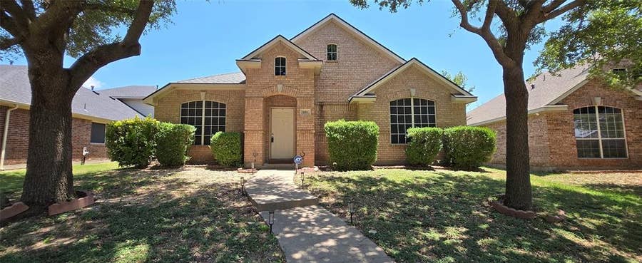 Property photo for 606 Zollman Court, Lancaster, TX
