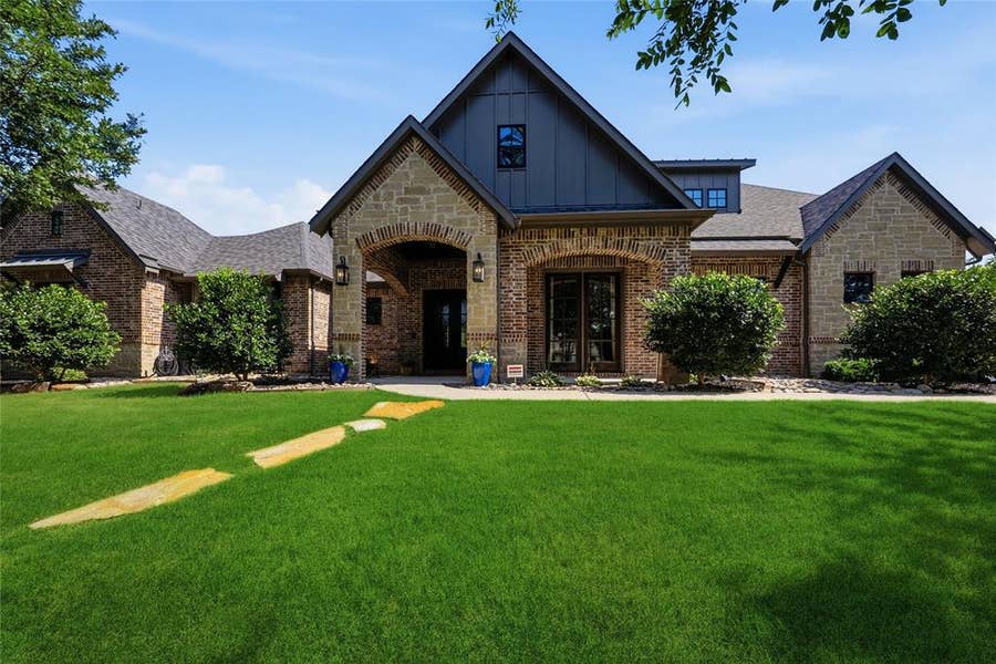 Property photo for 4482 Lake Breeze Drive, McKinney, TX