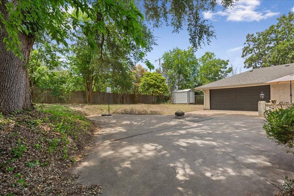 2649 Woodmont Circle, Waco, TX 76710 2649 Woodmont Circle, Waco, TX 76710