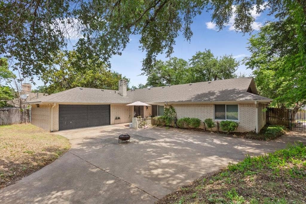 2649 Woodmont Circle, Waco, TX 76710 2649 Woodmont Circle, Waco, TX 76710