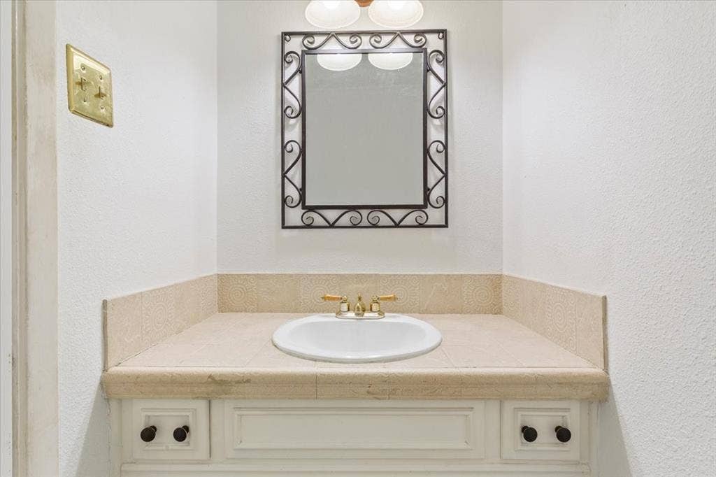 2649 Woodmont Circle, Waco, TX 76710 2649 Woodmont Circle, Waco, TX 76710