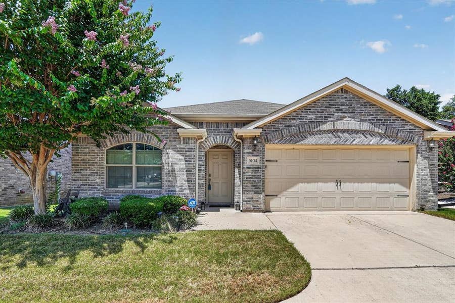 Property photo for 5104 Chatfield Place, Arlington, TX