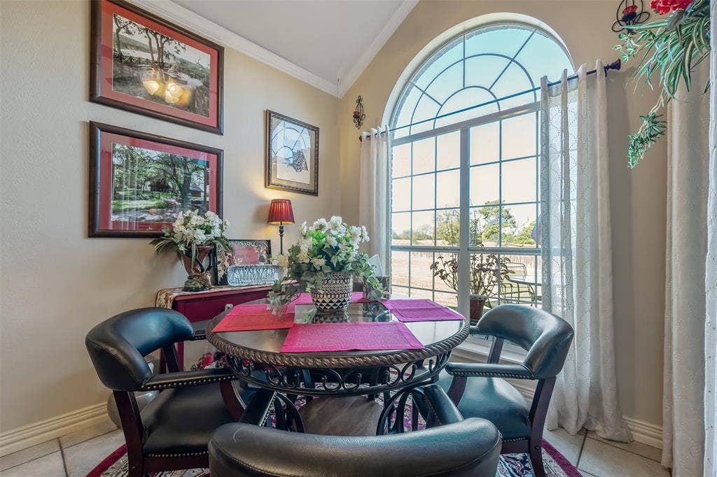 126 E Post Oak, Frankston, TX 75763 Arched window with gridded panes and light-filtering drapes