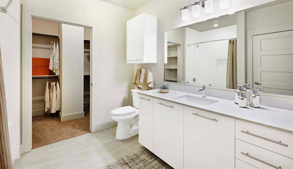 2727 Travis Street, #411, Houston, TX 77006 Move in by July 31 to receive up to 2 weeks FREE!Move in by July 31 to receive up to 2 weeks FREE!