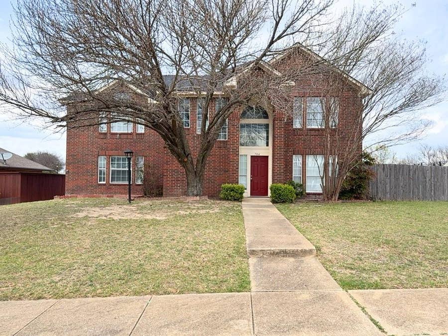 Property photo for 704 Inglewood Trail, DeSoto, TX