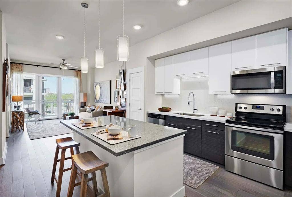 2727 Travis Street, #506, Houston, TX 77006 Move in by August 31 to receive up to 2 weeks FREE + $410 off!Restrictions apply; select apartment homes only. Contact us for details.