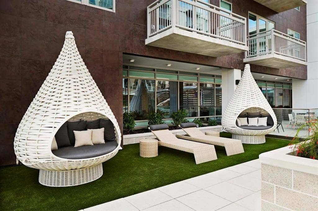 2727 Travis Street, #506, Houston, TX 77006 Move in by August 31 to receive up to 2 weeks FREE + $410 off!Restrictions apply; select apartment homes only. Contact us for details.