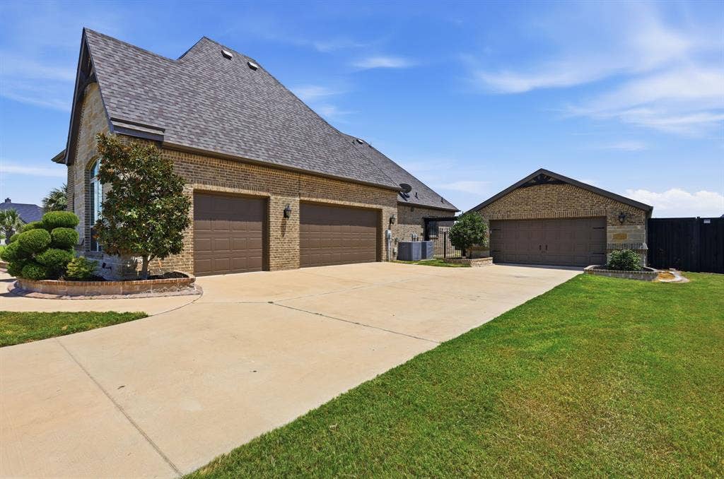8260 Faithful Drive, Waxahachie, TX 75167 8260 Faithful Drive, Waxahachie, TX 75167
