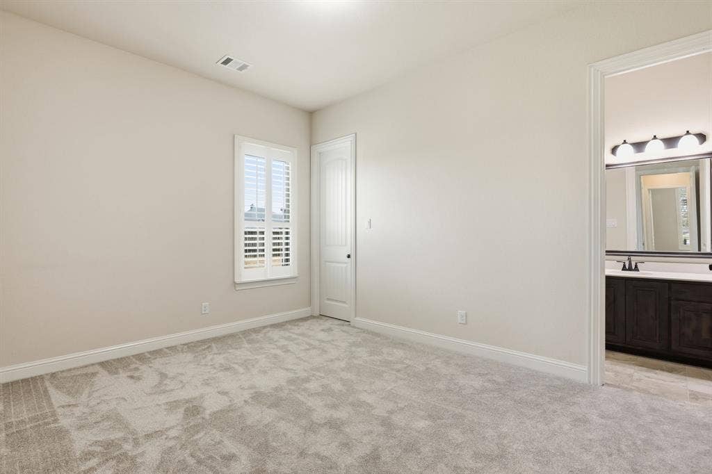 8260 Faithful Drive, Waxahachie, TX 75167 bedroom 4 with full bathroom