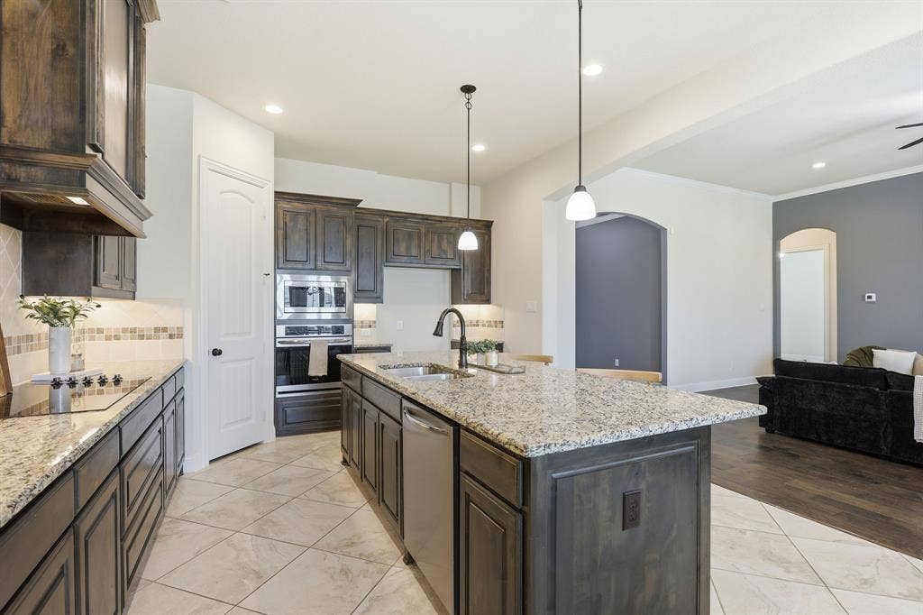 8260 Faithful Drive, Waxahachie, TX 75167 8260 Faithful Drive, Waxahachie, TX 75167