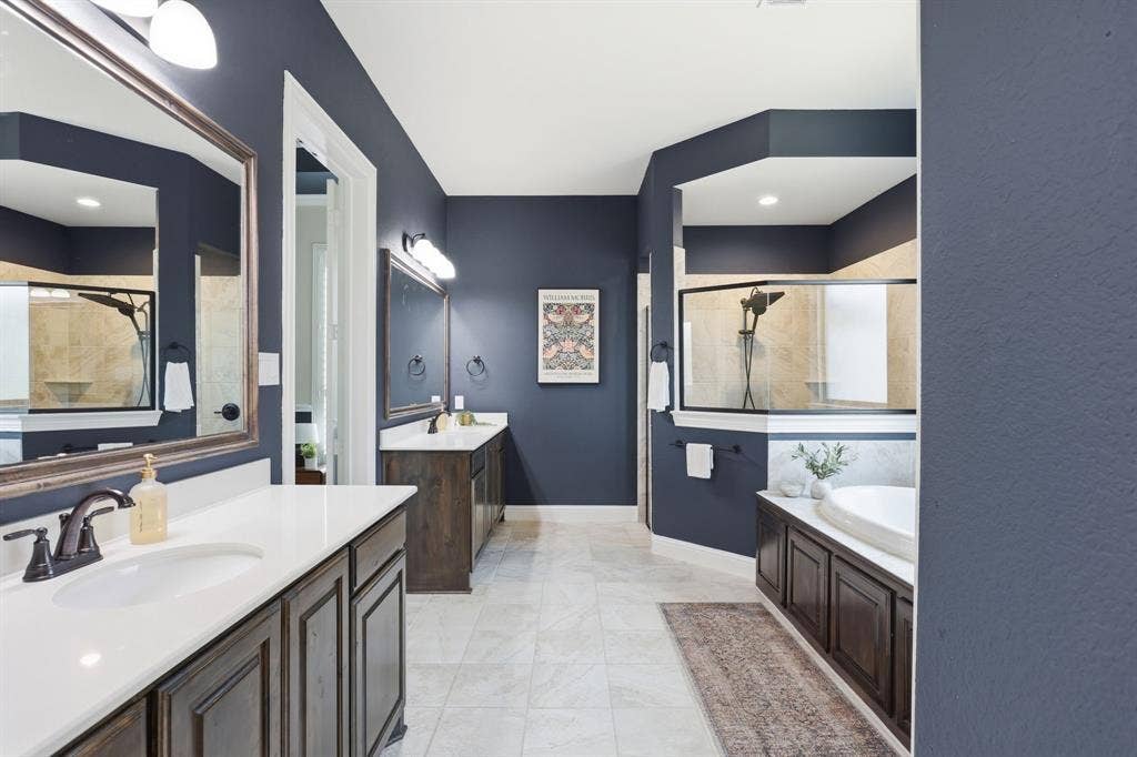 8260 Faithful Drive, Waxahachie, TX 75167 master bath
