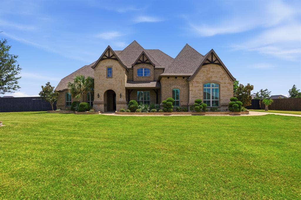 8260 Faithful Drive, Waxahachie, TX 75167 8260 Faithful Drive, Waxahachie, TX 75167