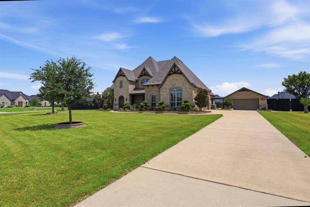 8260 Faithful Drive, Waxahachie, TX 75167 8260 Faithful Drive, Waxahachie, TX 75167