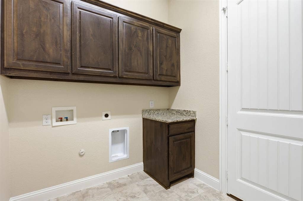 8260 Faithful Drive, Waxahachie, TX 75167 8260 Faithful Drive, Waxahachie, TX 75167