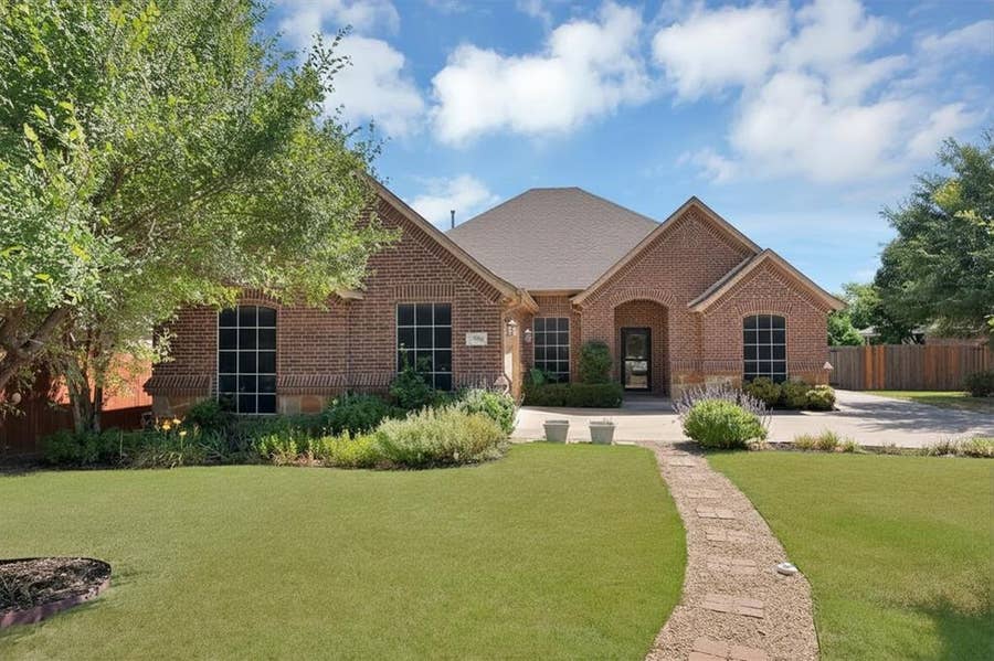 Property photo for 7256 Lake Country Drive, Fort Worth, TX