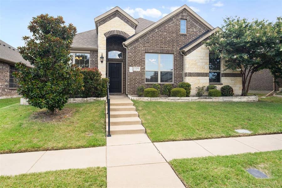 Property photo for 119 Happy Lane, Red Oak, TX