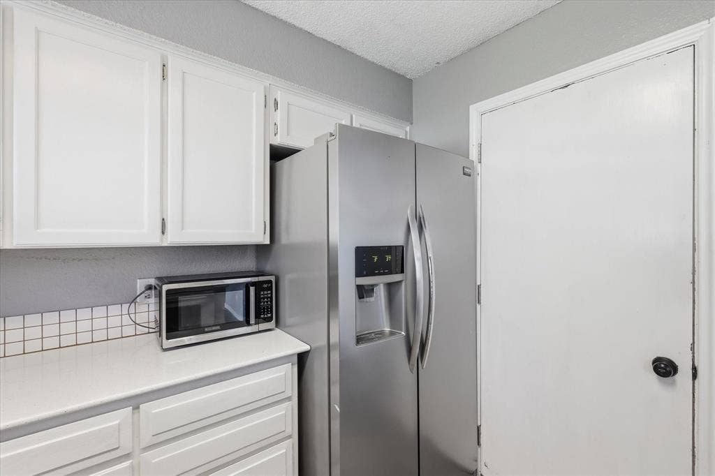 6505 Hughes Drive, Watauga, TX 76148 Stainless steel refrigerator with a built-in ice and water dispenser