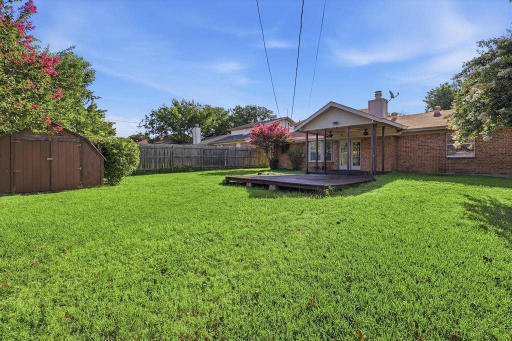 6505 Hughes Drive, Watauga, TX 76148 Yard
